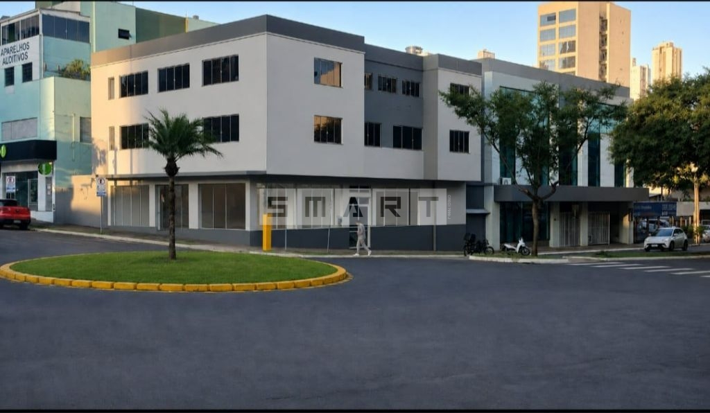 Sala comercial com quatro andares com elevador em Chapecó, imóvel 986